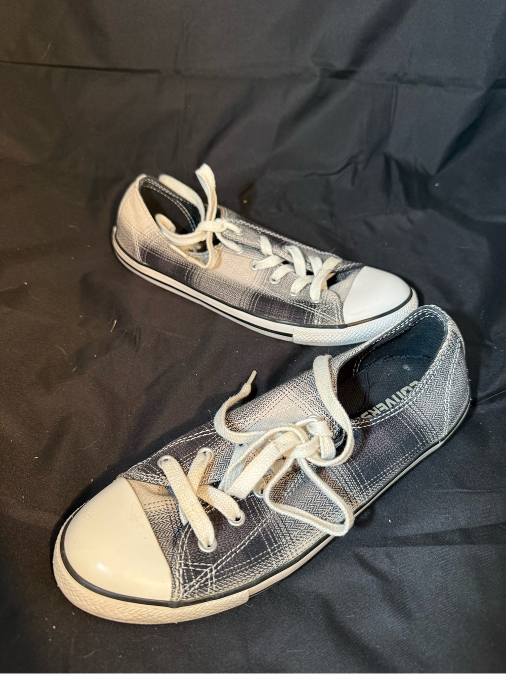 Converse Low-Top Sneakers in Black and White Distressed Plaid - Picture 3 of 7